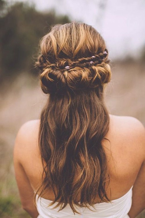 boho half up half down hairstyle for brides