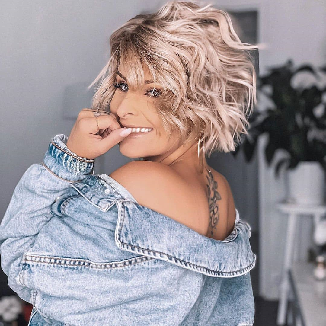 55 Best Short hair styles for woman 2021 Combine with Best Outfit